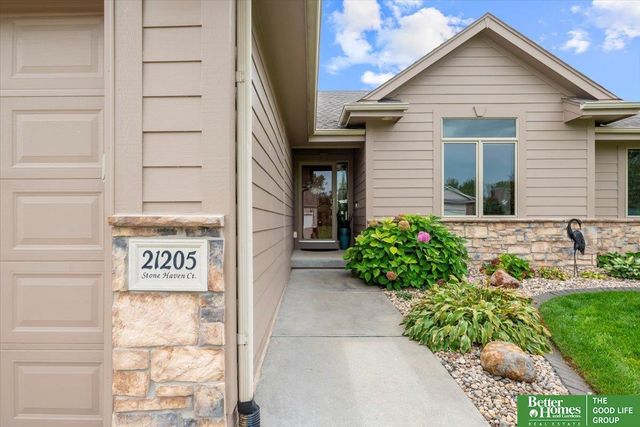21205 Stonehaven Court, Gretna, NE 68028