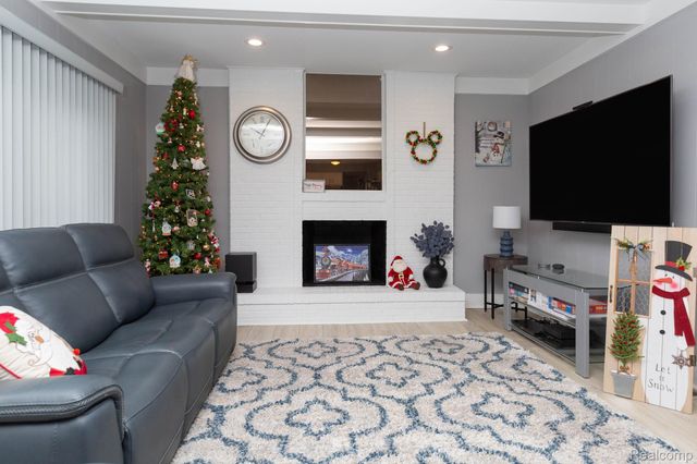 11580 Spicer Drive, Plymouth, MI 48170