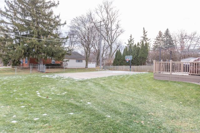 11580 Spicer Drive, Plymouth, MI 48170