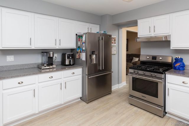 11580 Spicer Drive, Plymouth, MI 48170