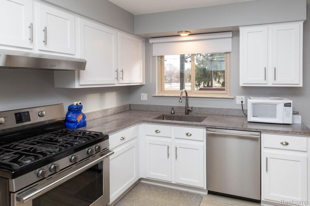 11580 Spicer Drive, Plymouth, MI 48170