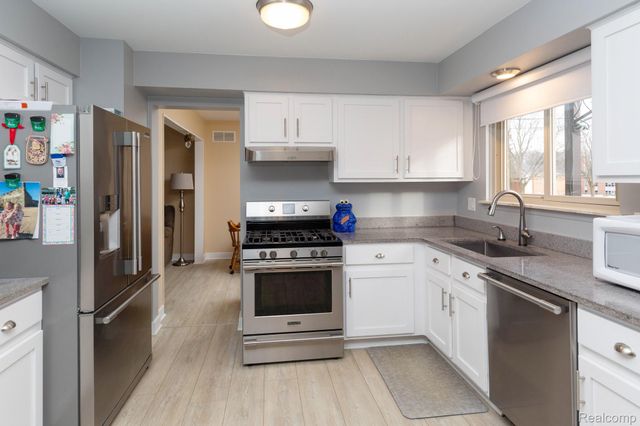 11580 Spicer Drive, Plymouth, MI 48170