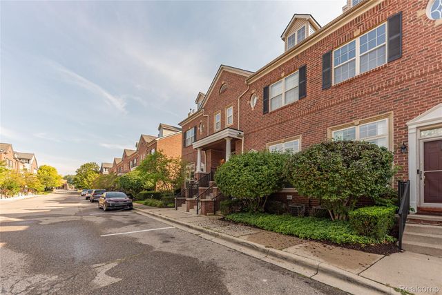 16942 Farmington Road 24, Livonia, MI 48154