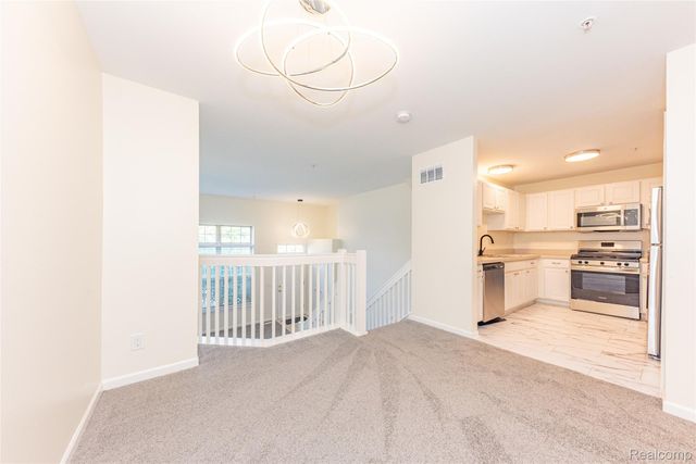 16942 Farmington Road 24, Livonia, MI 48154