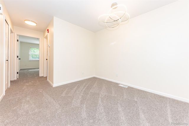 16942 Farmington Road 24, Livonia, MI 48154