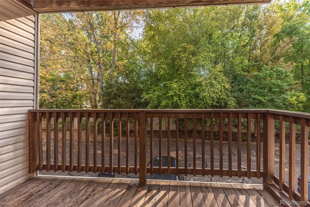 16942 Farmington Road 24, Livonia, MI 48154