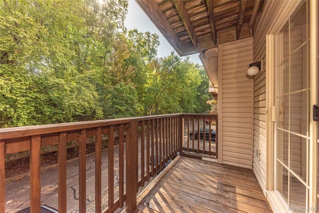 16942 Farmington Road 24, Livonia, MI 48154
