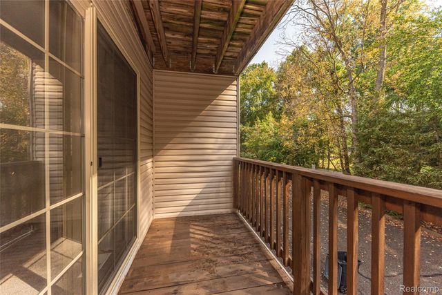 16942 Farmington Road 24, Livonia, MI 48154