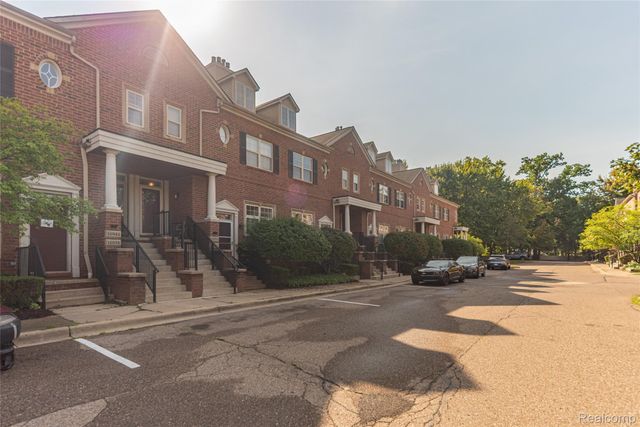 16942 Farmington Road 24, Livonia, MI 48154