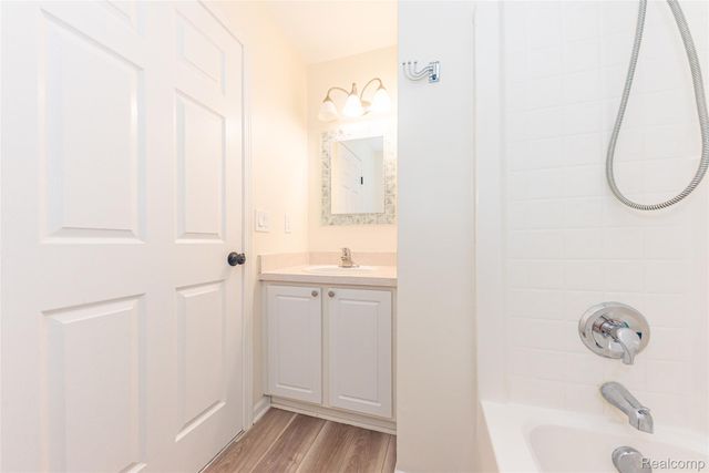 16942 Farmington Road 24, Livonia, MI 48154