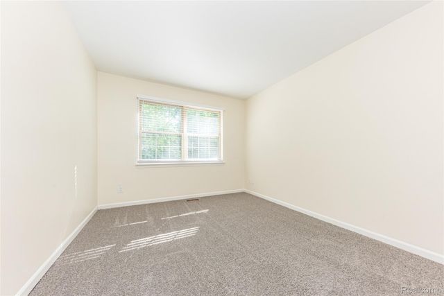 16942 Farmington Road 24, Livonia, MI 48154