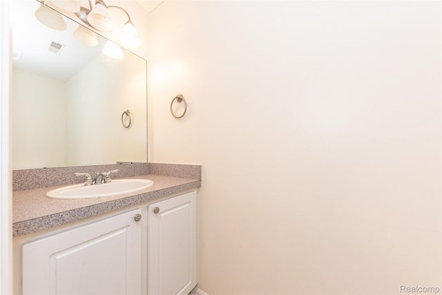 16942 Farmington Road 24, Livonia, MI 48154