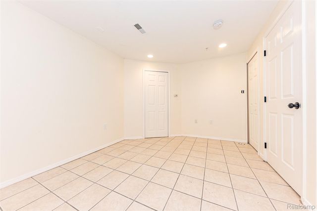 16942 Farmington Road 24, Livonia, MI 48154