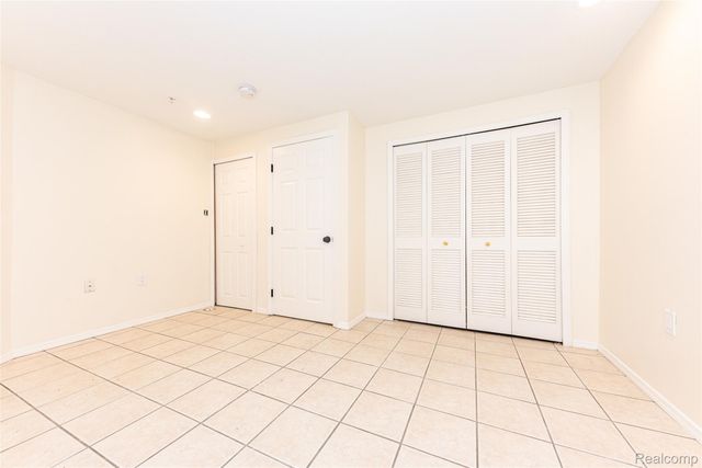 16942 Farmington Road 24, Livonia, MI 48154