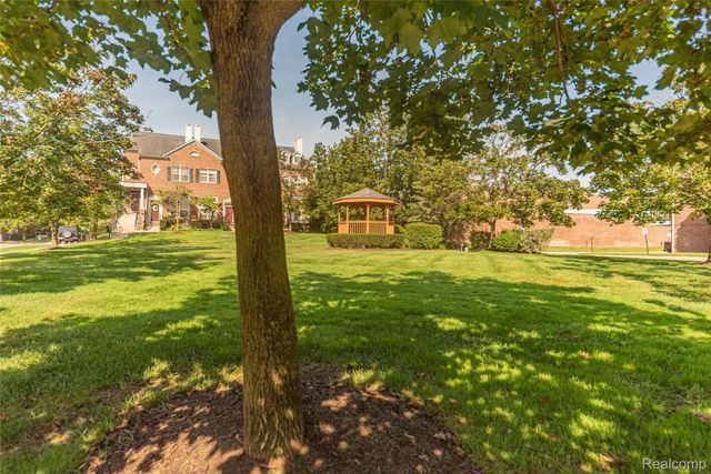 16942 Farmington Road 24, Livonia, MI 48154