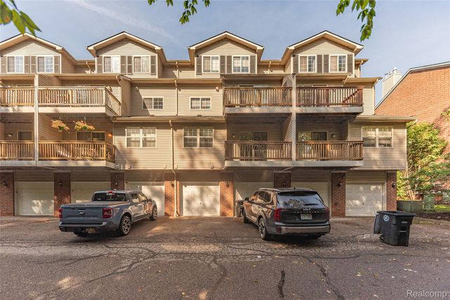 16942 Farmington Road 24, Livonia, MI 48154