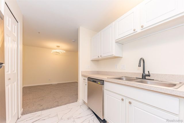 16942 Farmington Road 24, Livonia, MI 48154