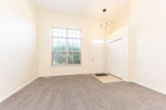 16942 Farmington Road 24, Livonia, MI 48154