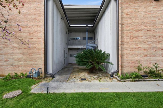 8211 Katy Freeway 44, Houston, TX 77024