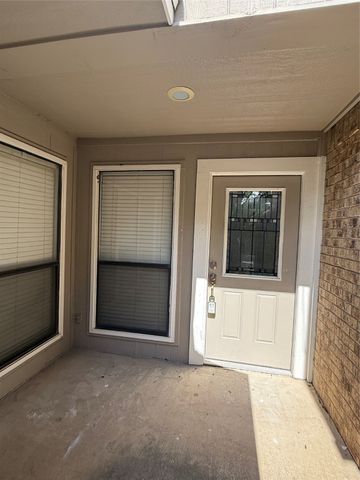 2761 Stonecreek Drive, Carrollton, TX 75006