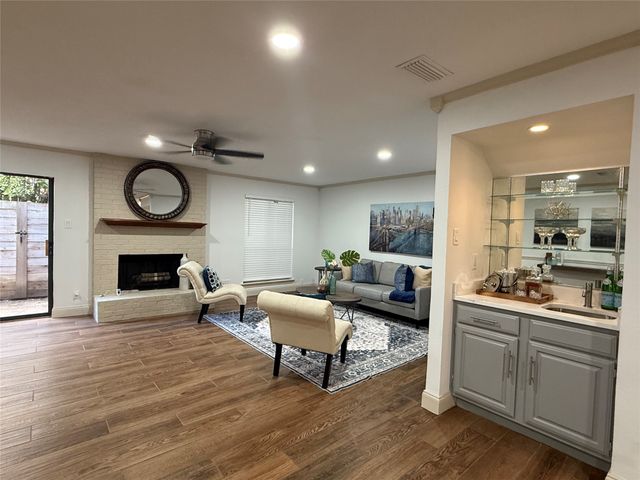 2761 Stonecreek Drive, Carrollton, TX 75006