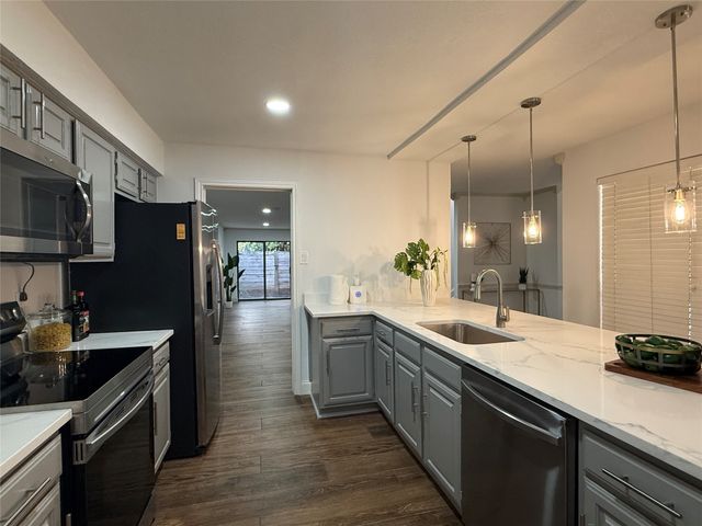 2761 Stonecreek Drive, Carrollton, TX 75006