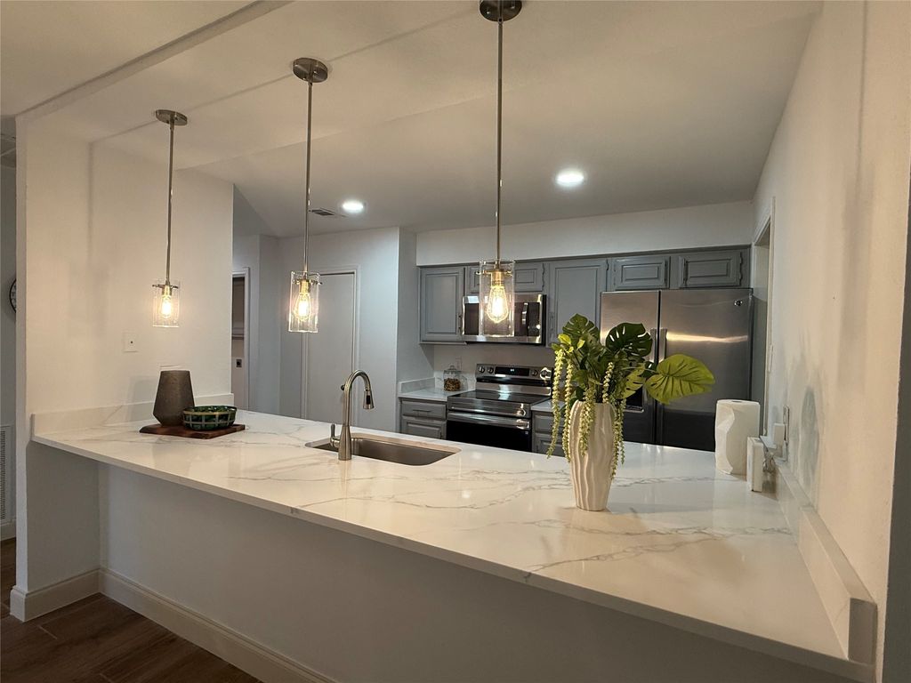 2761 Stonecreek Drive, Carrollton, TX 75006