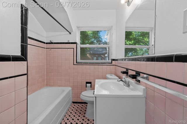 16825 Manor Street, Detroit, MI 48221