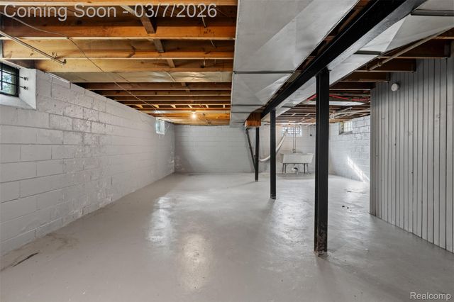 16825 Manor Street, Detroit, MI 48221