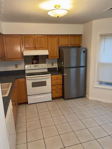 413 Wayman LN, Virginia Beach, VA 23454