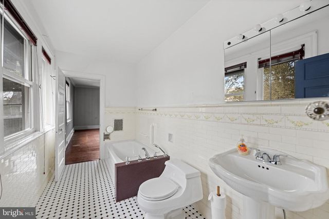 111 E MONTGOMERY AVE, Ardmore, PA 19003