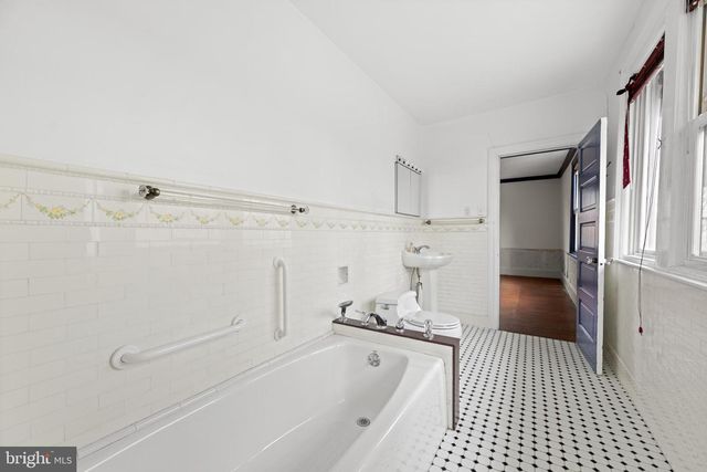 111 E MONTGOMERY AVE, Ardmore, PA 19003