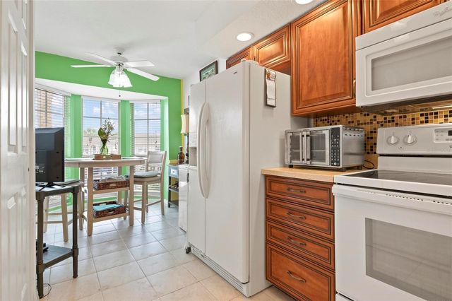 202 SILVER LAKE DRIVE 203, Venice, FL 34292