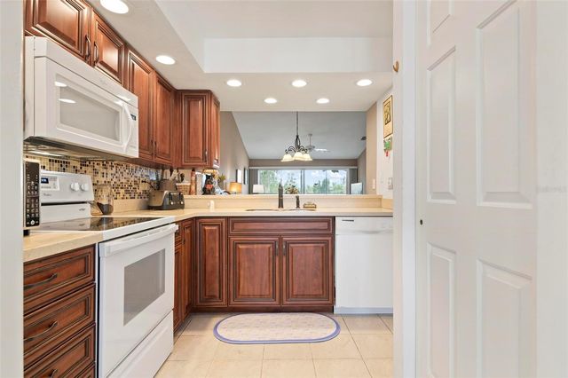 202 SILVER LAKE DRIVE 203, Venice, FL 34292