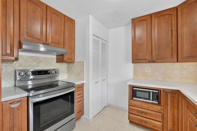 725 NW 49th Ave, Coconut Creek, FL 33063