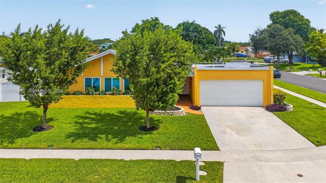 725 NW 49th Ave, Coconut Creek, FL 33063