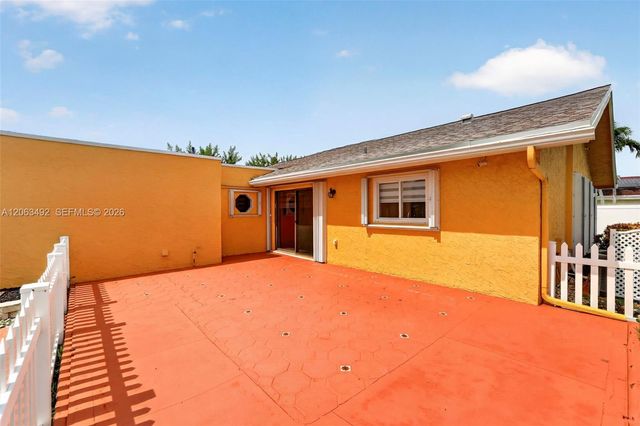 725 NW 49th Ave, Coconut Creek, FL 33063