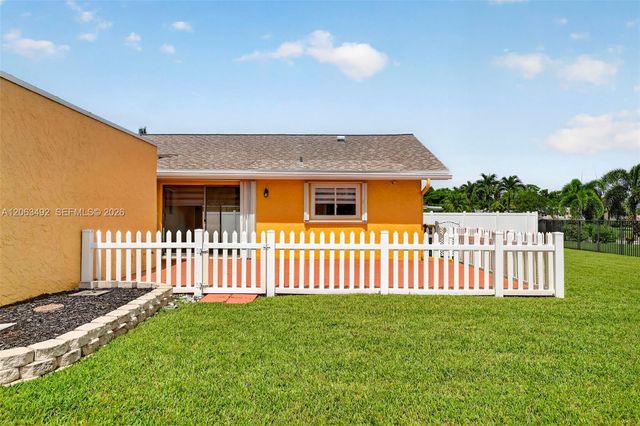 725 NW 49th Ave, Coconut Creek, FL 33063