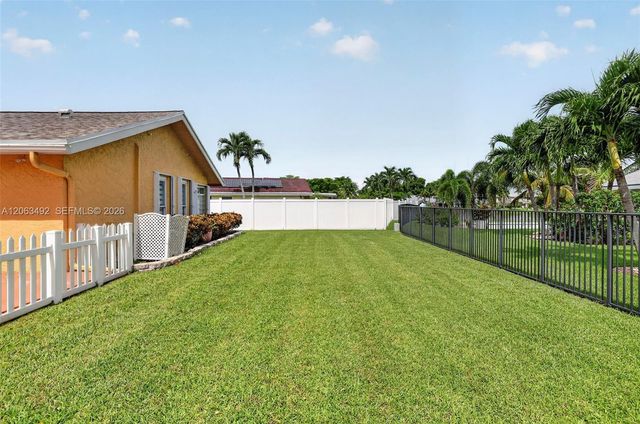 725 NW 49th Ave, Coconut Creek, FL 33063