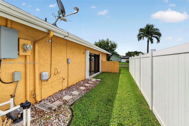 725 NW 49th Ave, Coconut Creek, FL 33063
