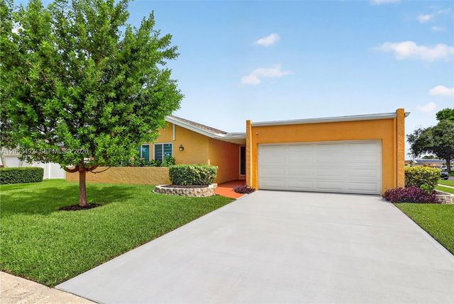 725 NW 49th Ave, Coconut Creek, FL 33063