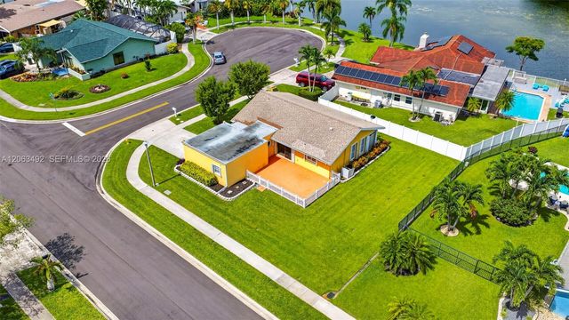 725 NW 49th Ave, Coconut Creek, FL 33063
