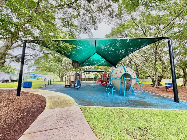 725 NW 49th Ave, Coconut Creek, FL 33063