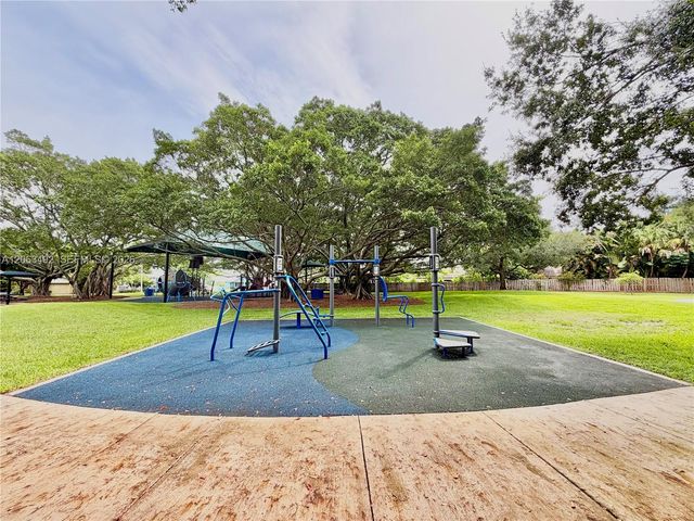 725 NW 49th Ave, Coconut Creek, FL 33063