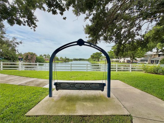 725 NW 49th Ave, Coconut Creek, FL 33063