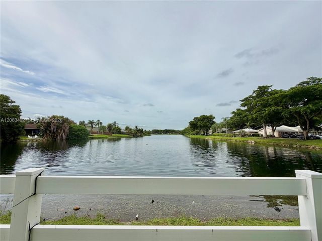 725 NW 49th Ave, Coconut Creek, FL 33063