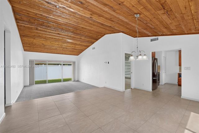 725 NW 49th Ave, Coconut Creek, FL 33063