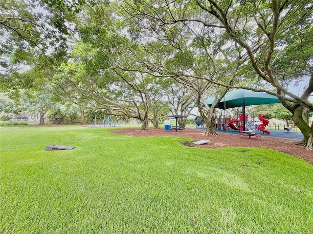 725 NW 49th Ave, Coconut Creek, FL 33063