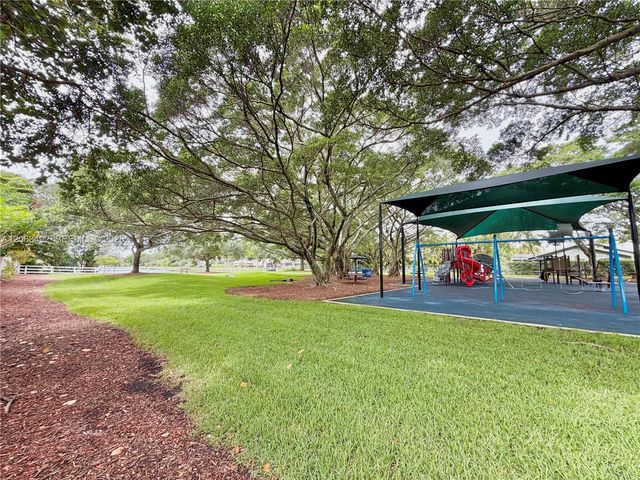 725 NW 49th Ave, Coconut Creek, FL 33063