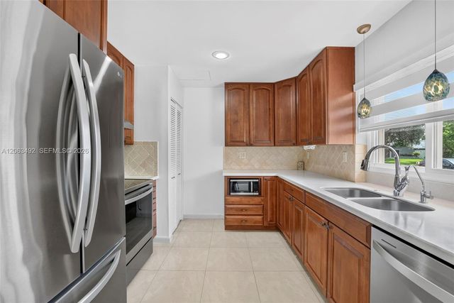 725 NW 49th Ave, Coconut Creek, FL 33063